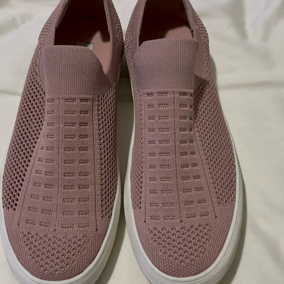 Blush pink canvas shoes. - Picture 2 of 7
